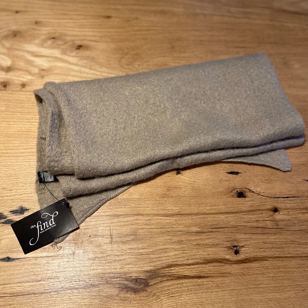 The Find Winter Scarf Tan Women’s one Size NWT‎